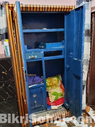 স্টিল আলমারি